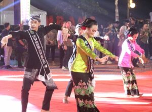 Tari kreasi gebyar budaya Kota Malang semarakkan karnaval JKPI IX, di Palembang (ist)