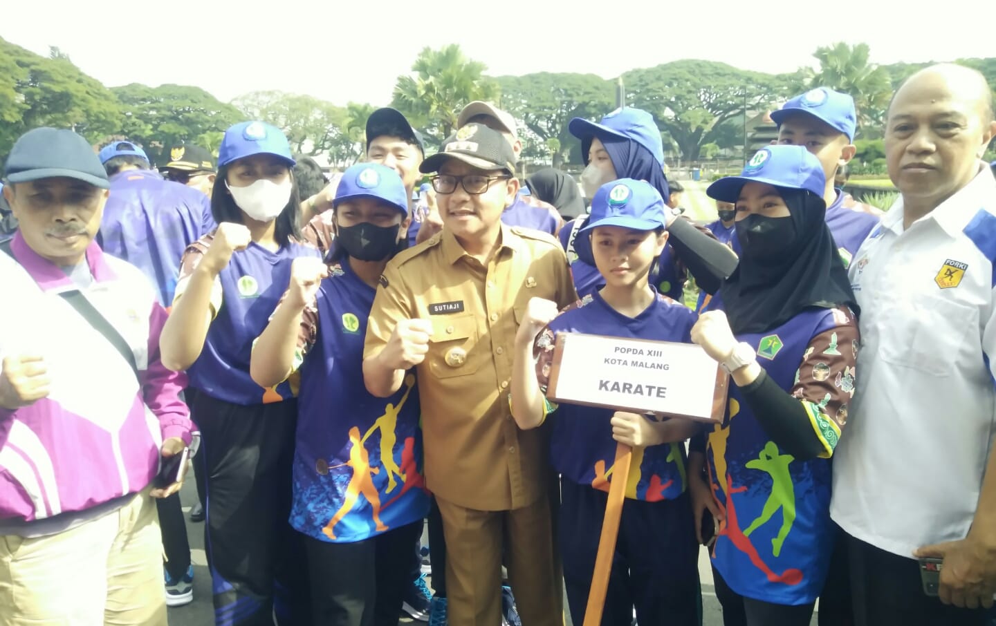 Walikota Malang, H Sutiaji melepas kontingen POPDA XII yang akan berlaga di Sidoarjo Jawa Timur