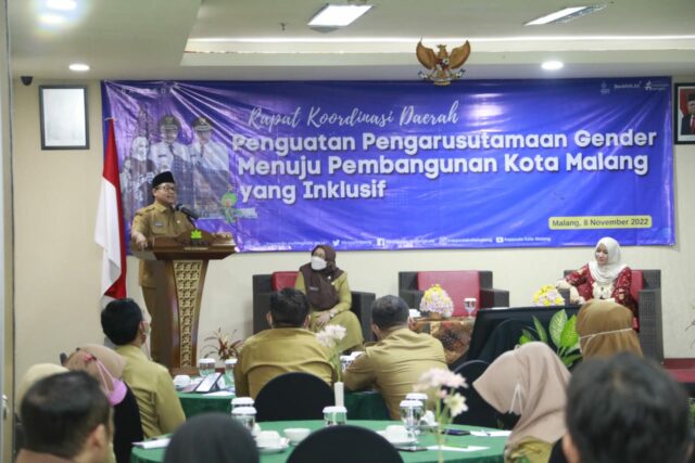 Walikota Malang, H Sutiaji memberikan arahan dalam Rakorda Pengarusutamaan Gender, di Hotel Savana Malang (ist)