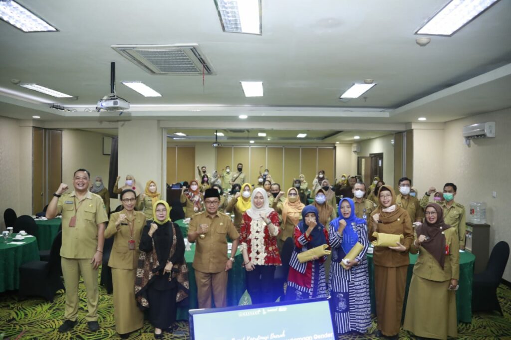 Walikota Malang, H Sutiaji pose bersama peserta Rakorda Pengarusutamaan Gender, di Hotel Savana Malang (ist)