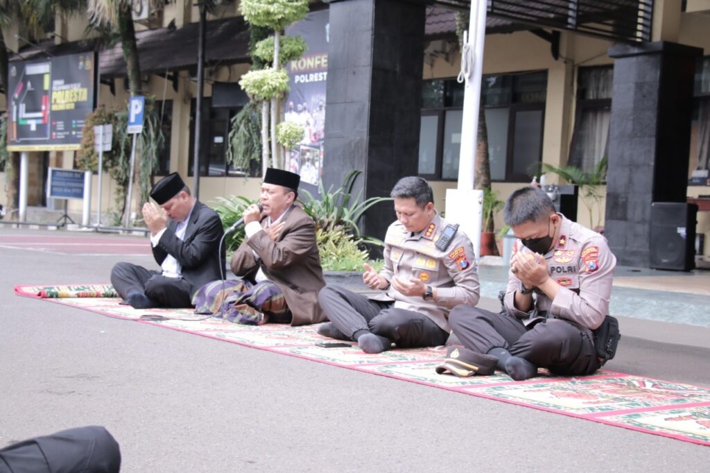 Istighosah dan doa bersama yang digelar Polresta Malang Kota (ist)