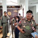 Kepala Satpol PP Kota Malang, Heru Mulyono saat memberikan keterangan kepada wartawan. (ft.cholil)
