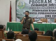 Kasi Pidum Kejari Kota Malang, Kusbiantoro memberikan materi Restorative Justice kepada puluhan mahasiswa Program Studi Hukum UPN di Aula kantor Kejari Kota Malang (ist)