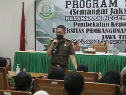 Kasi Pidum Kejari Kota Malang, Kusbiantoro memberikan materi Restorative Justice kepada puluhan mahasiswa Program Studi Hukum UPN di Aula kantor Kejari Kota Malang (ist)