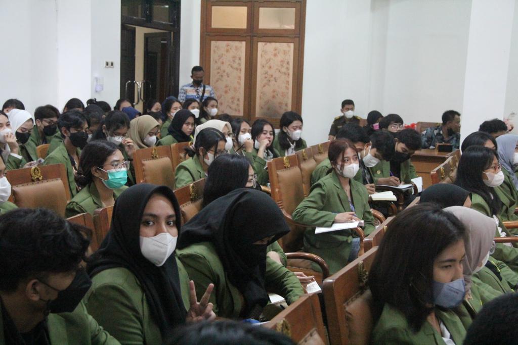 Para mahasiswa UPN dengan serius mendengarkan paparan pemateri dari Kejaksaan Negeri Kota Malang (ist)