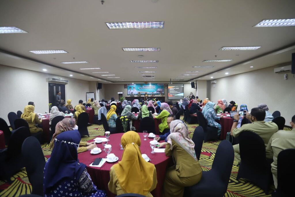 Peserta dalam kegiatan Bimbingan Teknis Layanan Berbasis TIK Bagi Masyarakat di Kota Malang dengan tema ‘Introduction Internet and Marketplace’ di Hotel Savana, Selasa (15/11/2022).