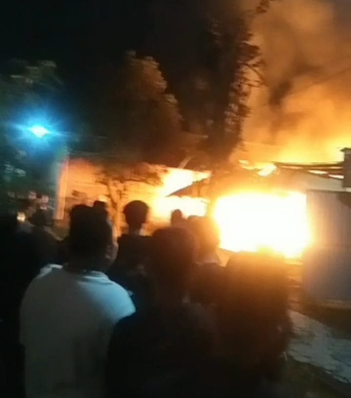 Kebakaran yang menimpa rumah penjual jajan di Ponorogo (ist)