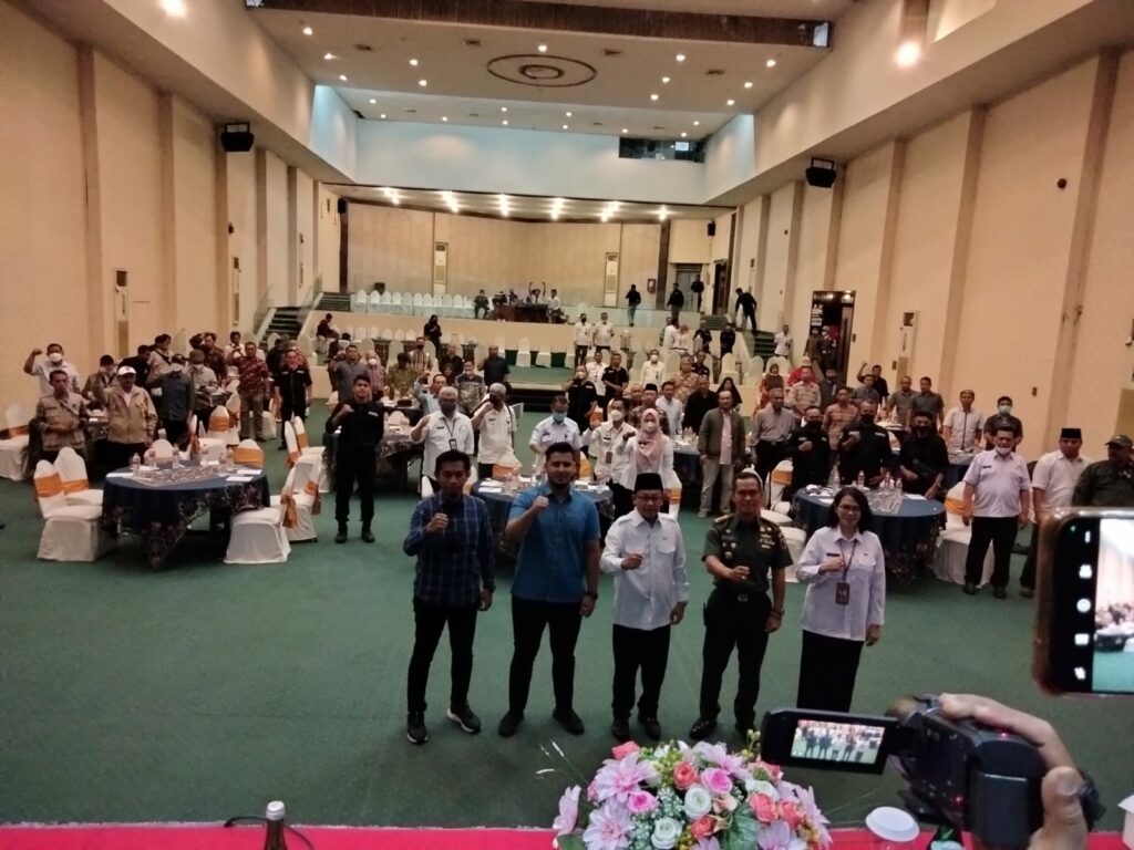 Walikota Malang, H Sutiaji pose bersama para peserta sosialisasi