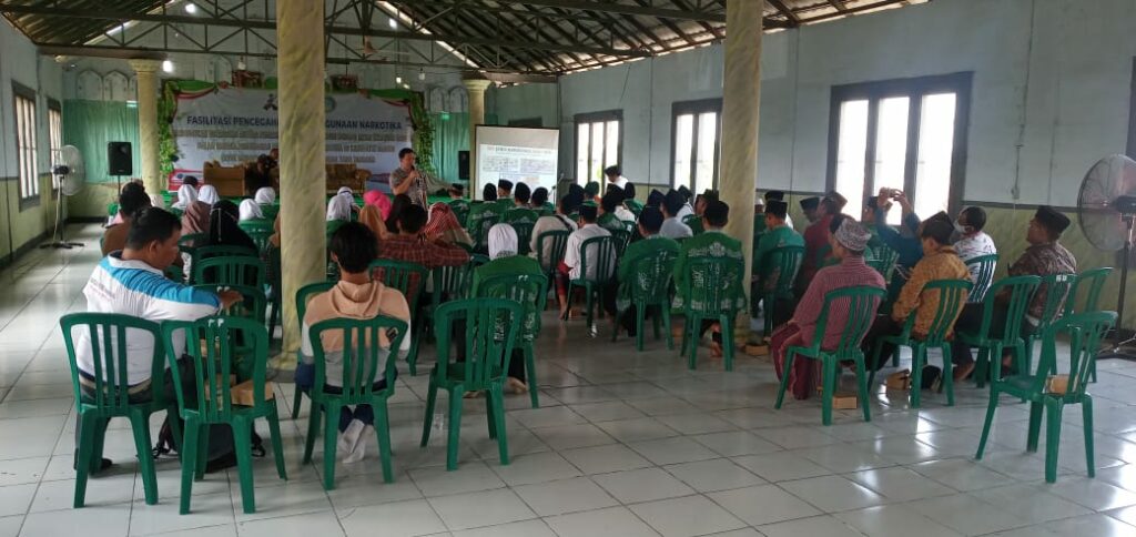 BNN Kabupaten Nganjuk, AKBP Bambang Sugiharto, memberi paparan tentang bahaya narkoba