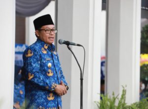 Walikota Malang, H Sutiaji memberikan sambutan saat menjadi inspektur upacara peringatan HUT Korpri, PGRI dan Hari Guru di halaman Balaikota Malang (ist)
