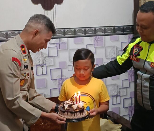 WhatsApp Image 2022-11-29 at 3.38.24 PM Momen Bahagia Alfiansyah di Usia 11 Tahun merayakan ulang tahun bersama keluarga besar Polresta Malang Kota (ist)