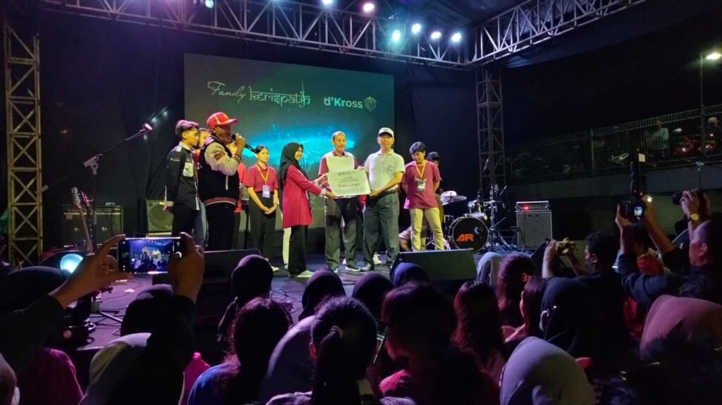 Malam Donasi: Penyerahan donasi mahasiswa IKIP Budi Utomo Malang peduli Cianjur
