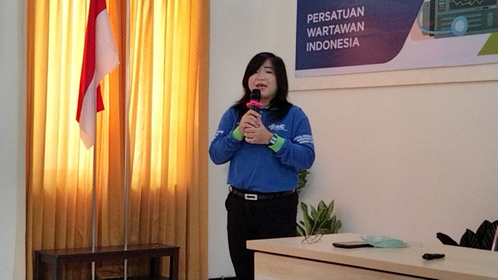 Direktur Rumah Sakit Lavalette, dr Mariani Indahri memberikan sambutan dalam kegiatan pelatihan dasar pertolongan pertama kedaruratan dengan menggandeng Persatuan Wartawan Indonesia (PWI) Malang Raya, Jumat (02/12/2022).