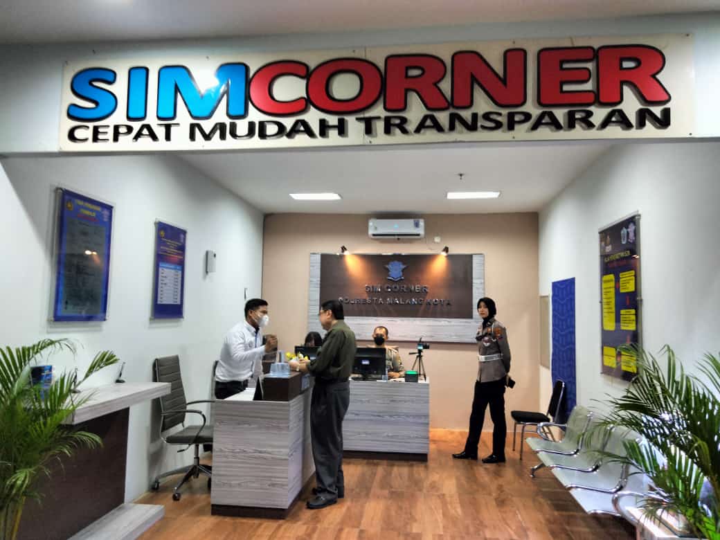 SIM CORNER "Cepat Mudah Transparan" Layanan untuk mempermudah masyarakat telah resmi dibuka di MPP Merdeka Mal Alun -Alun Kota Malang