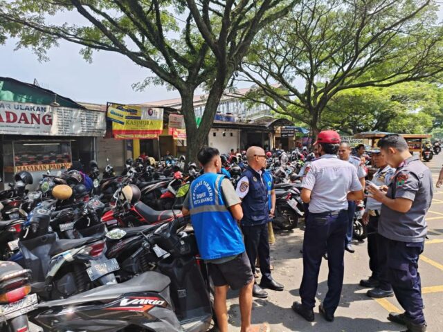 Operasi gabungan yang digelar Dinas Perhubungan Kota Malang bersama jajaran, dalam rangka penertiban parkir (ist)