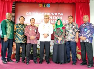 DirjenPas, Reynhard Silitonga pose bersama stakeholder terkait di sela peresmian Griya Abhipraya, Pujon Kabupaten Malang Jawa Timur