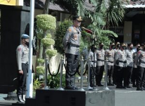 Kapolresta Malang Kota, Kombes Pol Budi Hermanto Memberi arah pada anggotanya (ist)
