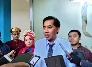 Direktur Utama Perumda Tugu Tirta Kota Malang, M Nor Muhlas memberikan keterangan kepada wartawan usai Launching Lagu Mars dalam perayaan HUT ke-48. (ft.cholil)