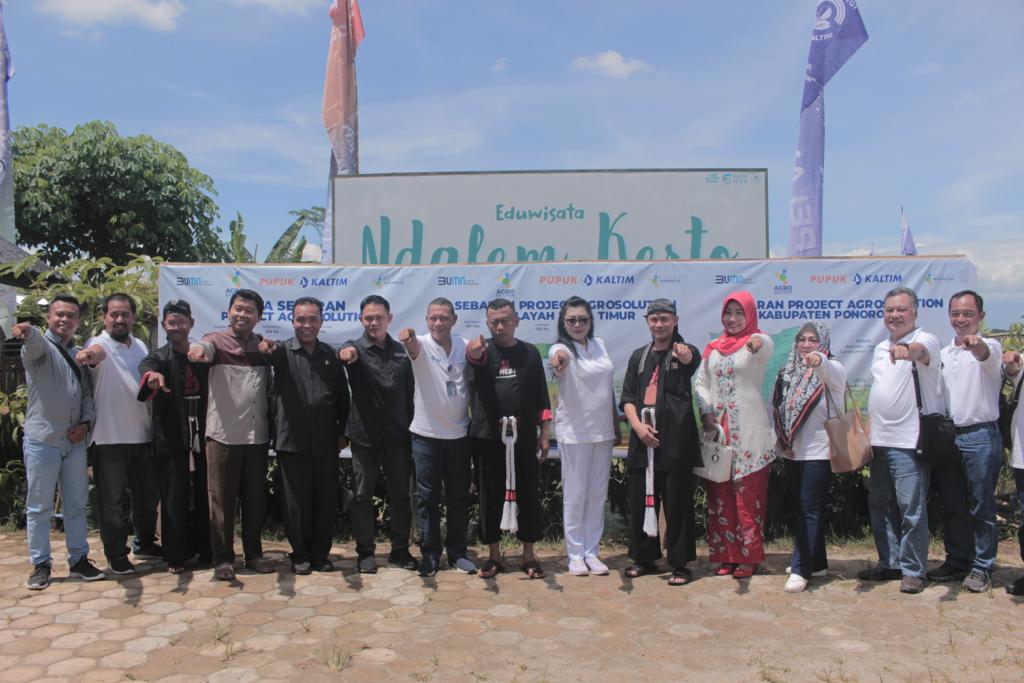 Jajaran Pupuk Kaltim pose bersama stakeholder terkait di Kabupaten Ponorogo Jawa timur (ist)