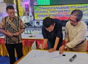 Prosesi penandatanganan kerjasama pengelolaan Tanah Khas Desa Oro Oro Ombo dengan PT MIS (ist)
