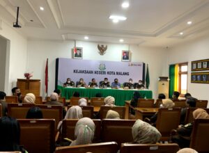 Kepala Kejaksaan Negeri Kota Malang, Edy Winarko saat mengevaluasi kinerja satuan kerja jajarannya di penghujung tahun 2022. (istimewa)