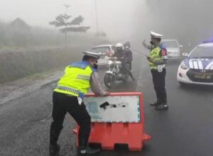 Penikmat Libur Akhir Tahun Wajib Waspada, Jalur Utama Masuk Telaga Sarangan Longsor