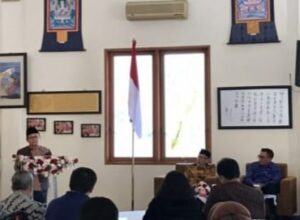 Walikota Malang, H Sutiaji bersama Wakil Walikota, Sofyan Edi Jarwoko serta FKUB silaturahmi dengan umat Budha di Vihara Vajra Bumi Kertanegara. (istimewa)