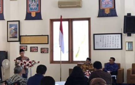 Walikota Malang, H Sutiaji bersama Wakil Walikota, Sofyan Edi Jarwoko serta FKUB silaturahmi dengan umat Budha di Vihara Vajra Bumi Kertanegara. (istimewa)