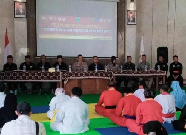 Kapolres Batu, AKBP Oskar Syamsuddin menerima kunjungan sejumlah perguruan pencak silat di wilayah Kota Batu. (istimewa)