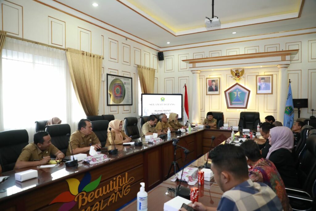 Walikota Sutiaji saat Audiensi Dinas dengan Caretaker KONI Kota Malang di Ruang Rapat Walikota, Balaikota Malang. (istimewa)