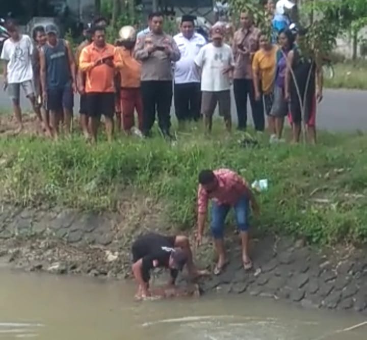 Siang Bolong di Madiun, Warga Dikejutkan Penemuan Mayat Mengambang di Sungai