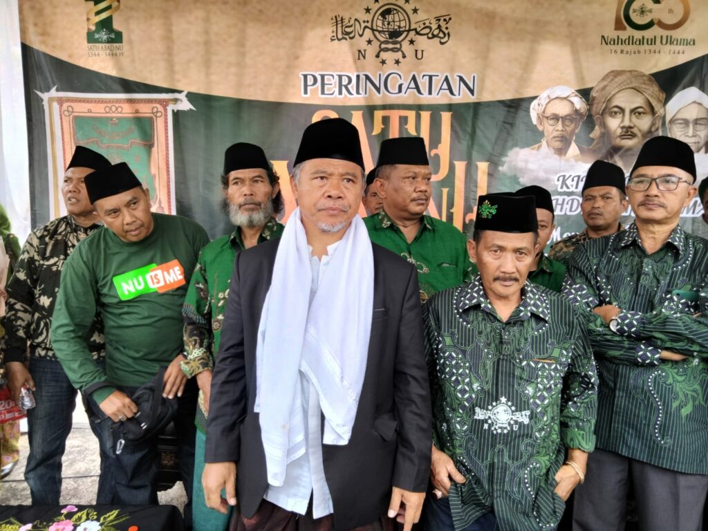 Ketua Rais Syuriah MWC NU Kecamatan Blimbing Kota Malang, KH. Syaifudin Zuhri (depan) bersama tokoh NU Blimbing. (ft.cholil)