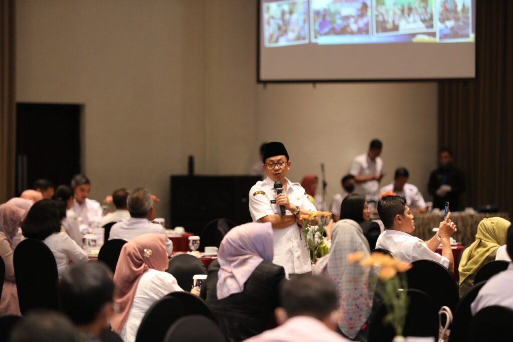 Walikota Sutiaji memberikan paparan dihadapan peserta. (istimewa)