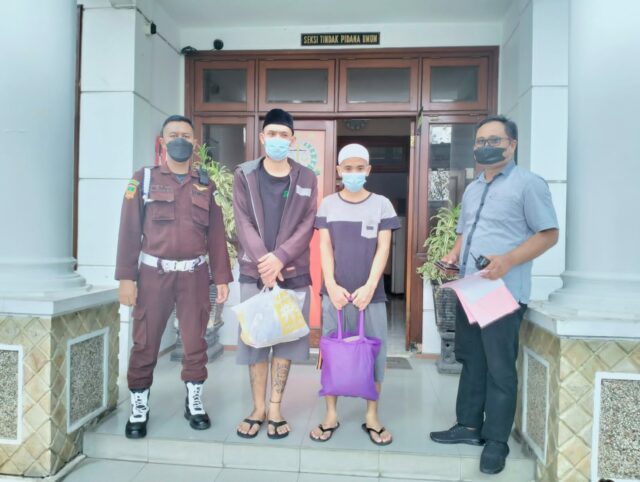 Pelimpahan tahap 2 kasus penjambretan dari penyidik Kepolisian kepada Jaksa penuntut umum (JPU) Kejaksaan Negeri Kota Malang. (istimewa)