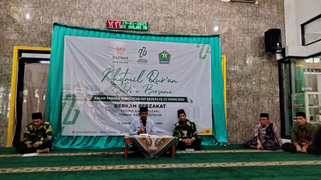Sekda Kota Malang, Erik Setyo Santoso memberikan sambutan dalam kegiatan HUT Baznas Kota Malang ke-22 di Mesjid Baiturrahman, Balaikota Malang