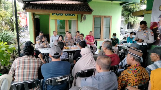 Jumat Curhat yang digelar Polresta Malang Kota bersama warga Bunulrejo, Kecamatan Blimbing. (ft.cholil)