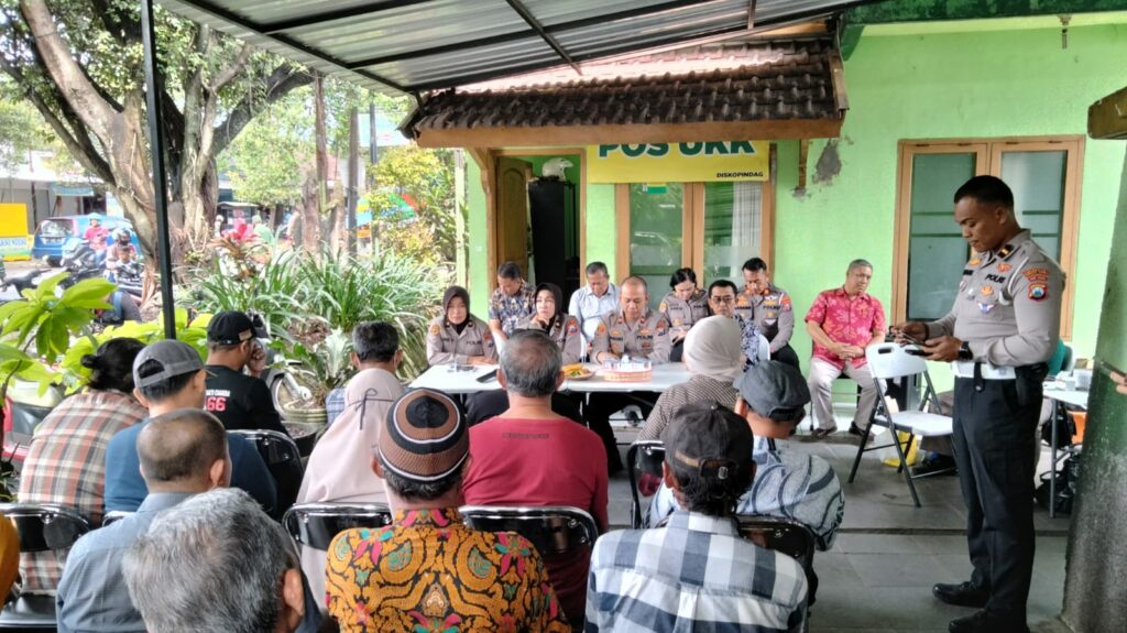 Jumat Curhat yang digelar Polresta Malang Kota bersama warga Bunulrejo, Kecamatan Blimbing. (ft.cholil)