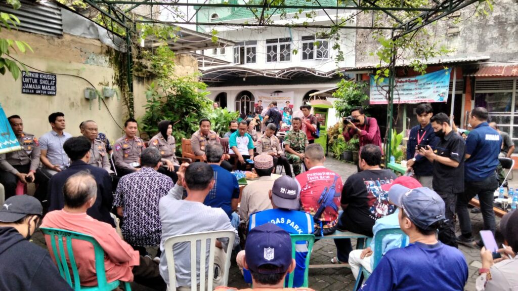 Jumat Curhat yang digelar Polresta Malang Kota di sekitar pasar Klojen mendapat tanggapan positif dari masyarakat