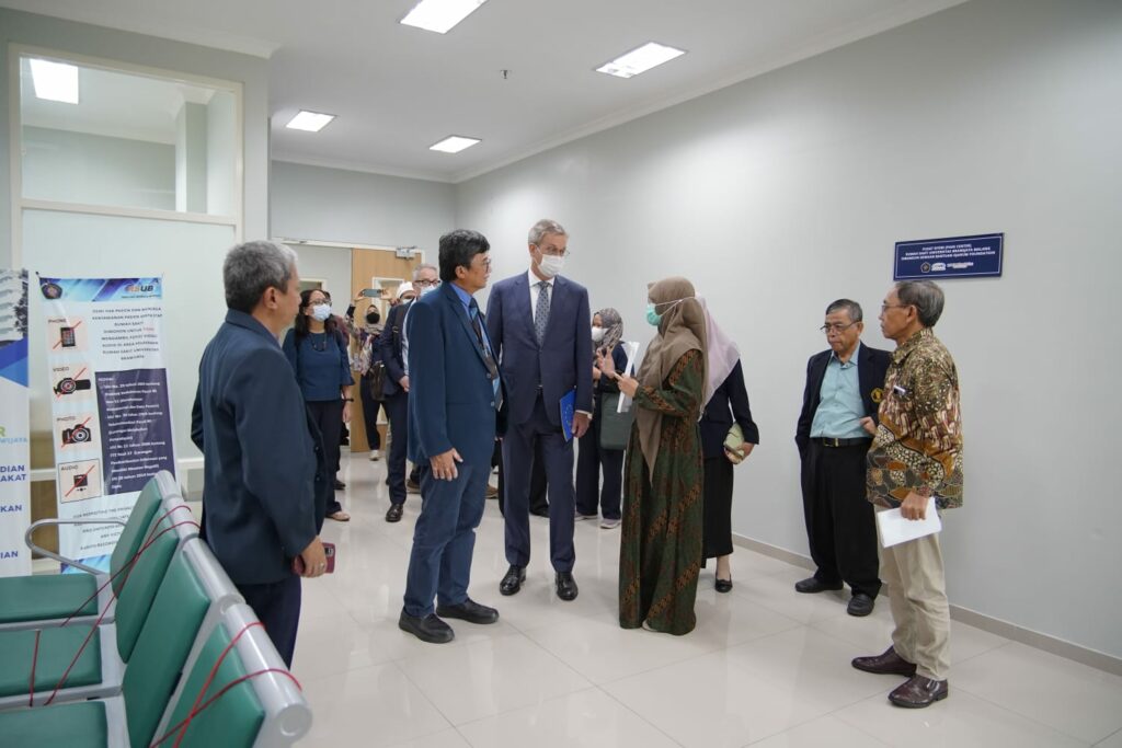 Duta Besar Uni Eropa untuk Indonesia, Vincent Piket melakukan kunjungan ke RSUB di Kota Malang, Jawa Timur. (istimewa)