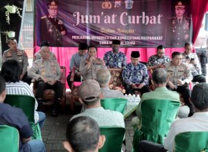 Jum’at Curhat di Kelurahan Tanjungrejo, Waka Polresta Malang Kota yakinkan bahwa isu penculikan anak adalah Hoax. (istimewa)