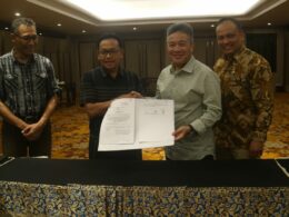 Walikota Malang H Sutiaji menunjukkan berakhirnya kesepakatan kerjasama dengan pihak PT Matahari Putra Prima. (istimewa)