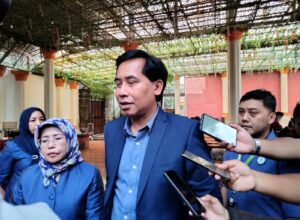 Direktur Utama Perumda Air Minum Tugu Tirta Kota Malang M Nor Muhlas saat memberikan keterangan kepada wartawan