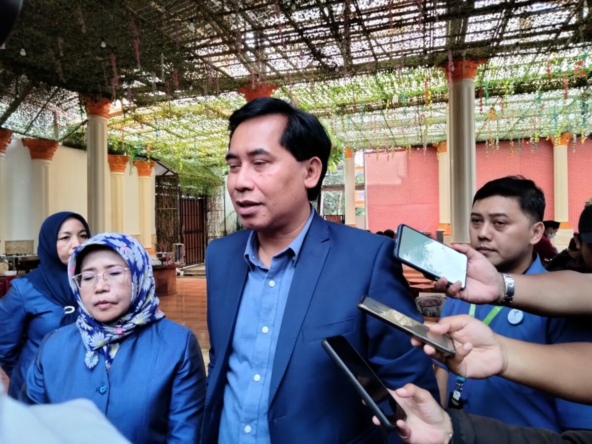 Direktur Utama Perumda Air Minum Tugu Tirta Kota Malang M Nor Muhlas saat memberikan keterangan kepada wartawan