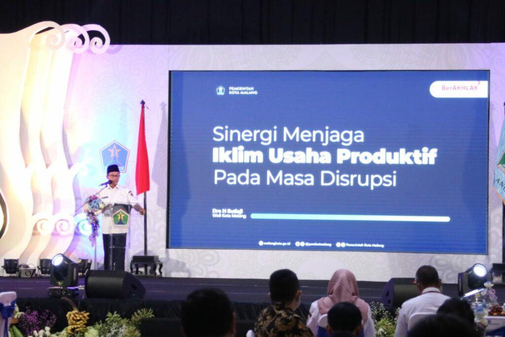 Walikota Sutiaji memberikan sambutan dihadapan pengusaha yang memberikan kontribusi investasi di Kota Malang. (istimewa)