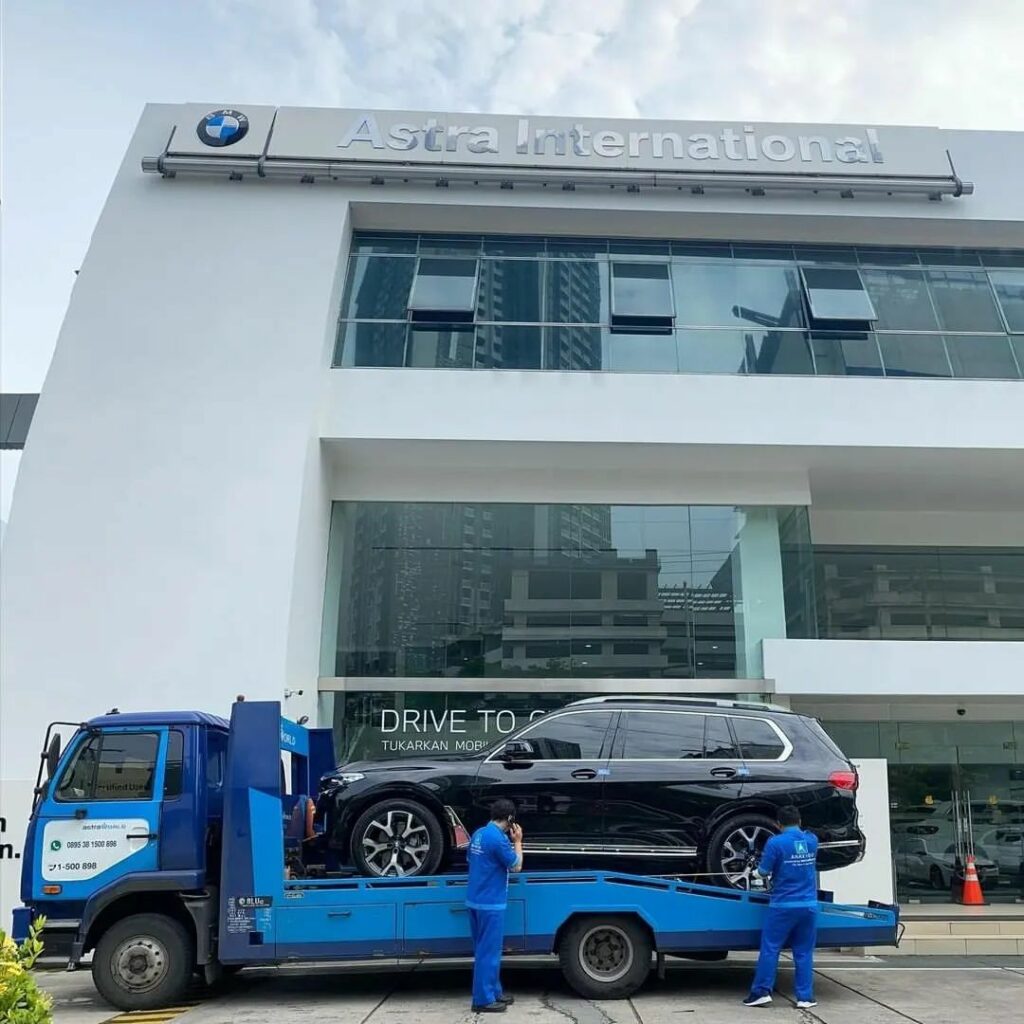 Layanan armada BMW Astra siap jemput kendaraan terkena banjir. (istimewa)