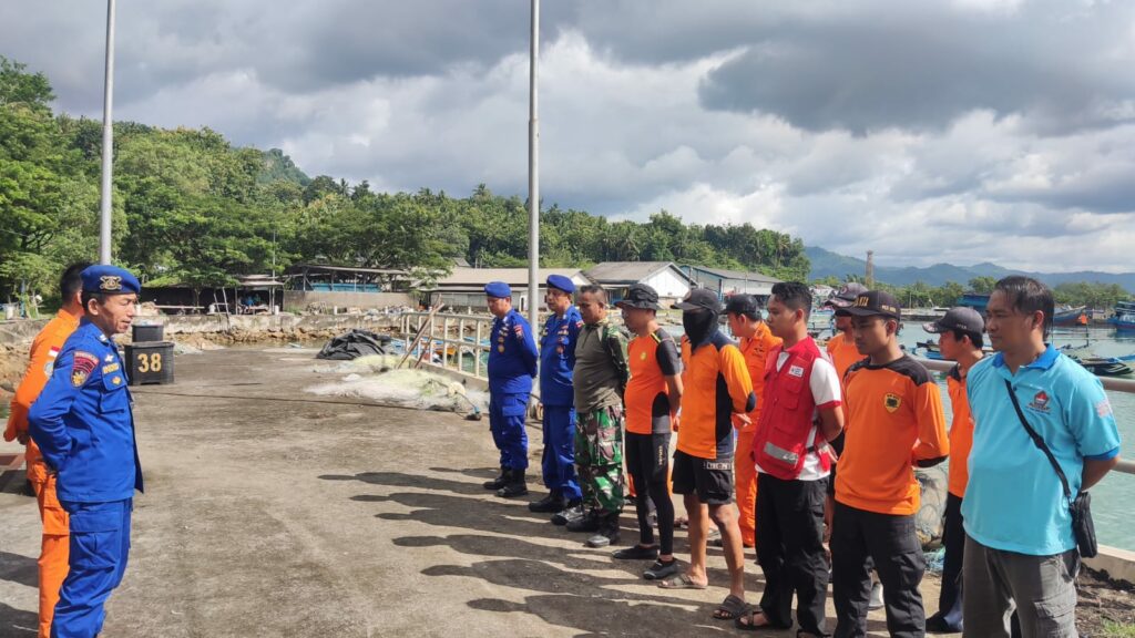Mumpung Cuaca Cerah, 16 Perahu Nelayan Turut Mencari Sahidin di Pesisir Pacitan