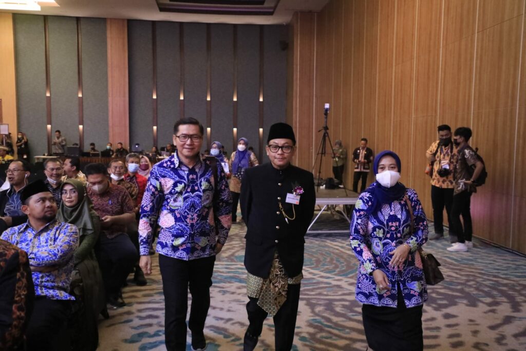 Walikota Sutiaji hadir didampingi Kepala Dinkes Kota Malang Dr. Husnul Muarif