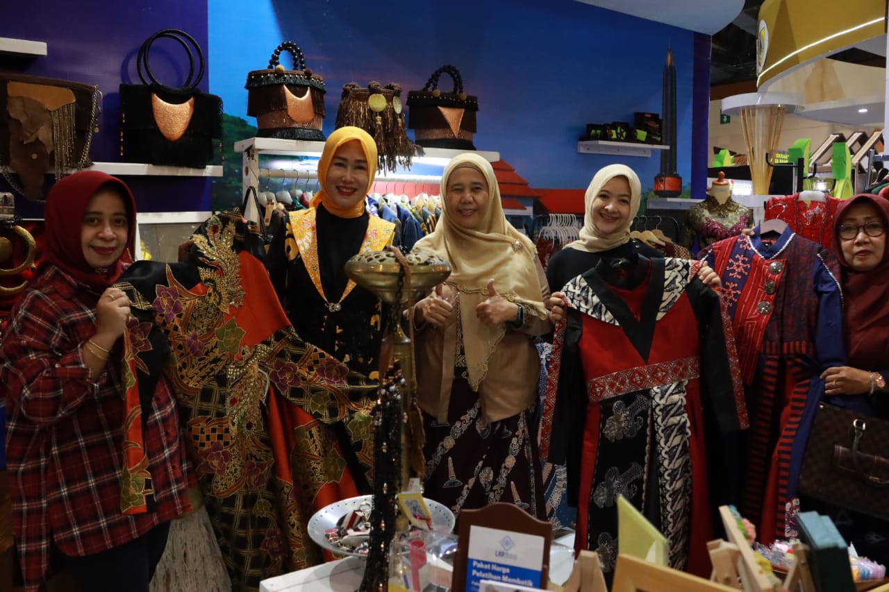 Berbagai kerajinan dan Fashion khas Kota Malang tampil dalam International Handicraft Trade Fair (Inacraft) 2023. (ist)