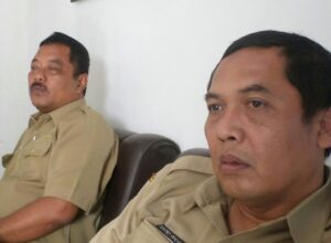 Foto : (KANAN) Sekdakab Madiun, Ir. Tontro Pahlawanto. (KIRI) Kepala Dinas DLH Kabupaten Madiun, Edi Bintarjo.