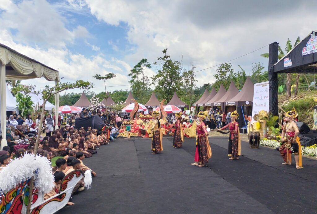 Tampilan kesenian tradisional dalam pembukaan Jambore Desa Wisata 2023